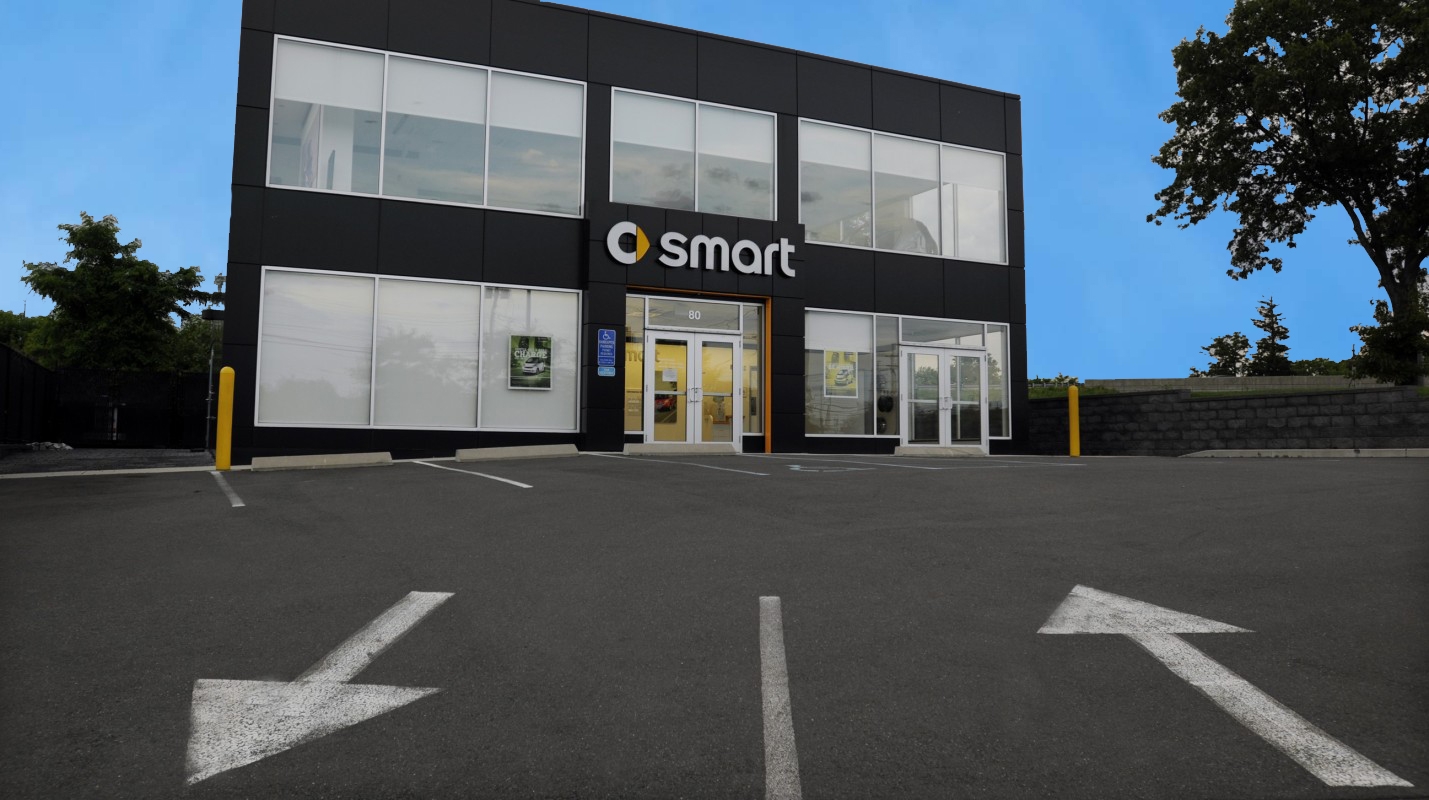 Penske Auto Group Smart Car Dealership Image 2 V2